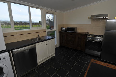 Peppermint Farm Cottage - Kalgoorlie Accommodation 6