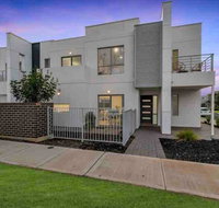 MODERN SPACIOUS 3 BR HOME - NEAR BEACH  AIRPORT - Kalgoorlie Accommodation
