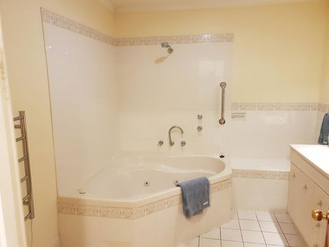 Donnybrook Cottages - Donnybrook - Kalgoorlie Accommodation 10