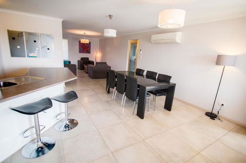 Waterfront On Jefferson, At Wellington Marina, SA - Kalgoorlie Accommodation 4