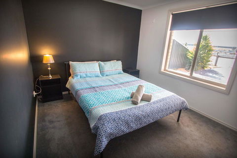 Waterfront On Jefferson, At Wellington Marina, SA - Kalgoorlie Accommodation 13