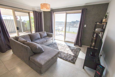 Waterfront On Jefferson, At Wellington Marina, SA - Kalgoorlie Accommodation 6