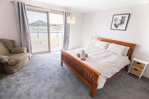 Waterfront On Jefferson, At Wellington Marina, SA - Kalgoorlie Accommodation 9