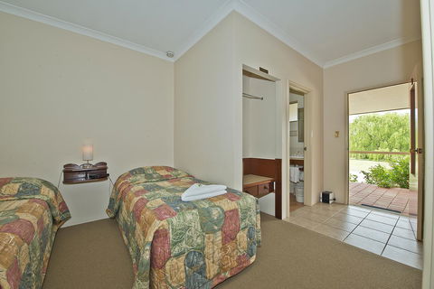 Rayanne Homestead - Kalgoorlie Accommodation 12