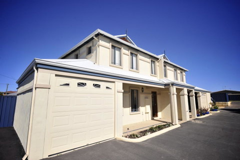 Palm Beach Manor - Kalgoorlie Accommodation 0