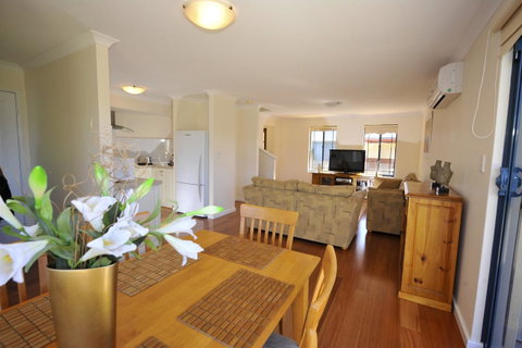 Palm Beach Manor - Kalgoorlie Accommodation 2