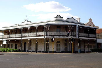 The Palace Hotel Kalgoorlie with Kalgoorlie Accommodation