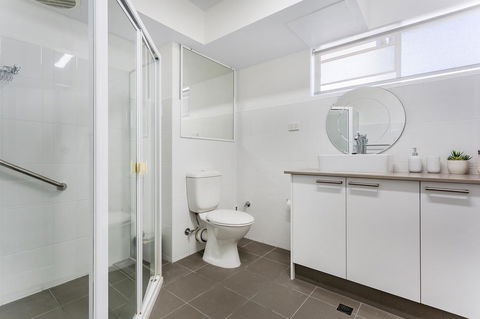 Laman Lodge, Unit 2, 15 Laman Street - Kalgoorlie Accommodation 11