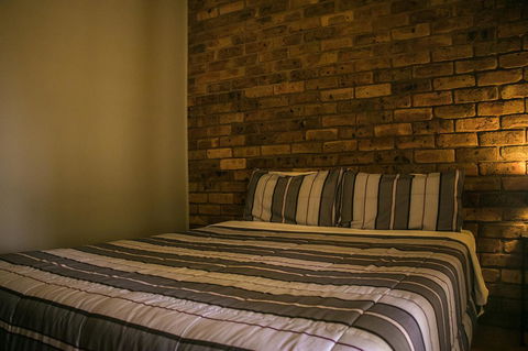 Ironstone Estate Lovedale - Kalgoorlie Accommodation 15
