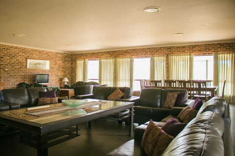 Ironstone Estate Lovedale - Kalgoorlie Accommodation 26