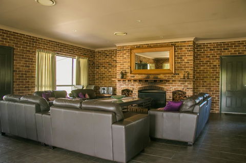 Ironstone Estate Lovedale - Kalgoorlie Accommodation 2