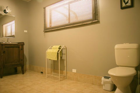Ironstone Estate Lovedale - Kalgoorlie Accommodation 9
