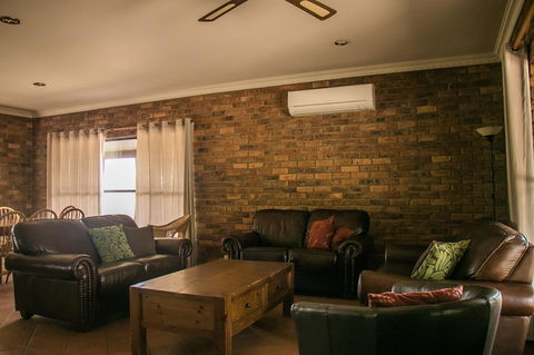 Ironstone Estate Lovedale - Kalgoorlie Accommodation 16