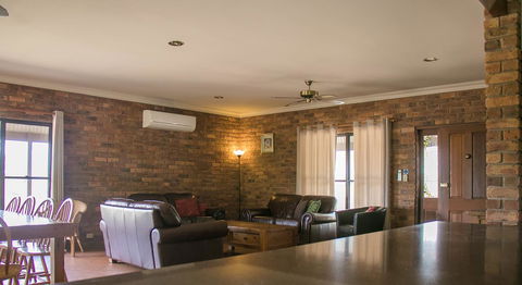 Ironstone Estate Lovedale - Kalgoorlie Accommodation 17
