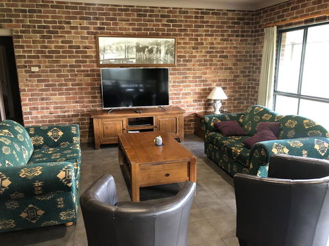 Ironstone Estate Lovedale - Kalgoorlie Accommodation 1