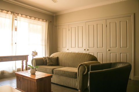 Ironstone Estate Lovedale - Kalgoorlie Accommodation 14