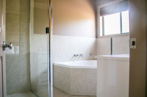 Ironstone Estate Lovedale - Kalgoorlie Accommodation 6