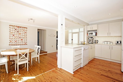 Hayes Beach House I Award Winner I 4 Mins To Beach - Kalgoorlie Accommodation 5