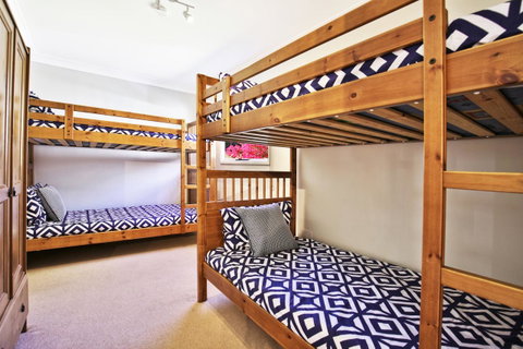 Hayes Beach House I Award Winner I 4 Mins To Beach - Kalgoorlie Accommodation 10