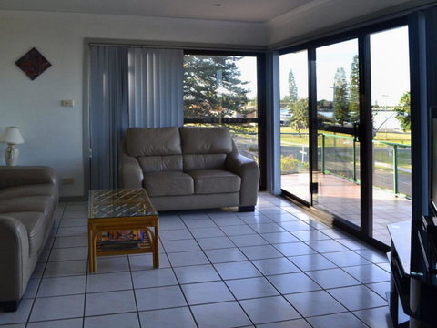 Oxley 8 At Tuncurry - Kalgoorlie Accommodation 0