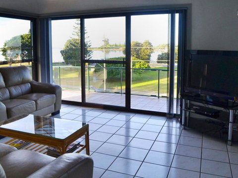 Oxley 8 At Tuncurry - Kalgoorlie Accommodation 5