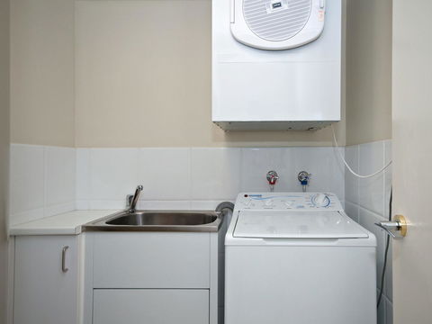 Messines Street, Breakwater Apartment, 104 - Kalgoorlie Accommodation 10