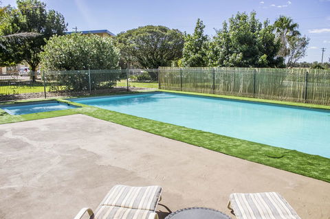 Allonville Gardens Motel - Kalgoorlie Accommodation 9