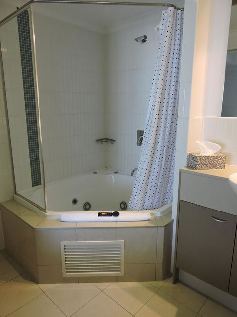 BASE Holidays - Ettalong Beach Premium Apartments - Kalgoorlie Accommodation 16