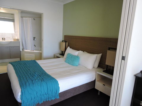 BASE Holidays - Ettalong Beach Premium Apartments - Kalgoorlie Accommodation 4