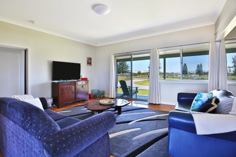 Glory @ Culburra - Absolute Beachfront - Pet & Family Friendly - Kalgoorlie Accommodation 3