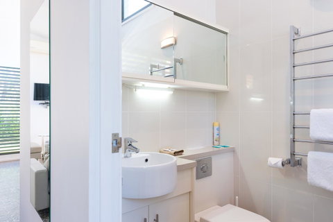By The Beach B&B Self Contained Apartments - Kalgoorlie Accommodation 12