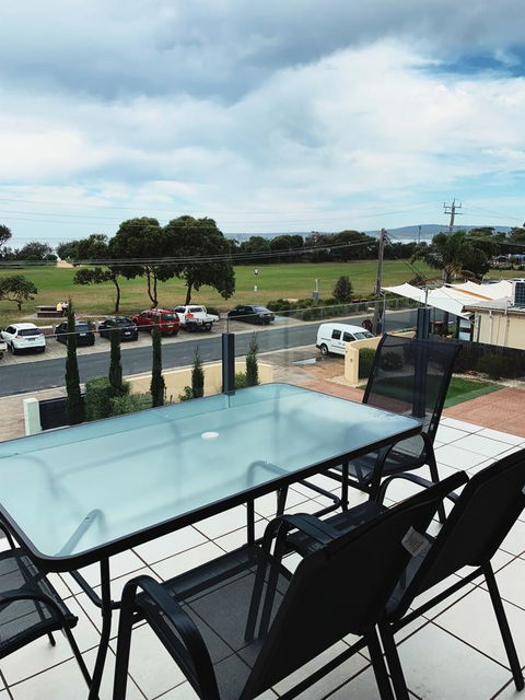 Seachange 3 - Kalgoorlie Accommodation 7