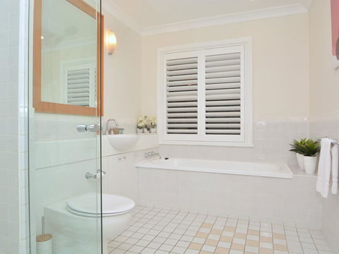 Villa De Saran Located Within Cypress Lakes - Kalgoorlie Accommodation 4