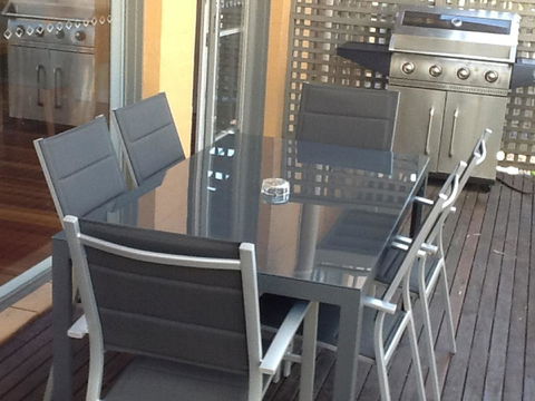 Villa De Saran Located Within Cypress Lakes - Kalgoorlie Accommodation 7