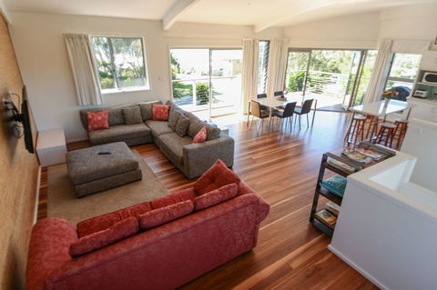 Valla's Beach House - Kalgoorlie Accommodation 9