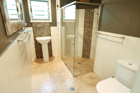 Valla's Beach House - Kalgoorlie Accommodation 13