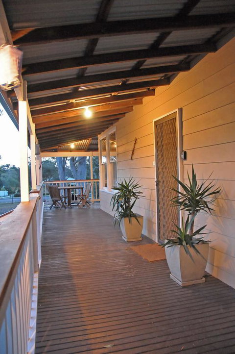 Bush & Bay Cottage - Kalgoorlie Accommodation 19
