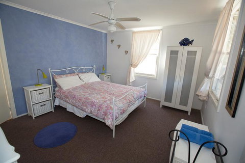 Bush & Bay Cottage - Kalgoorlie Accommodation 8