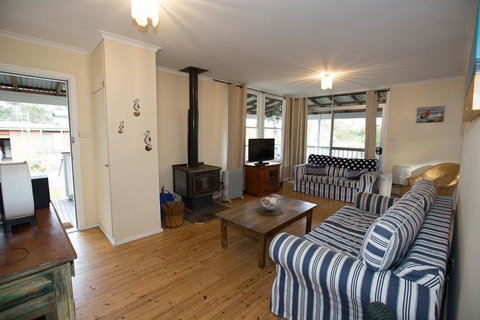 Bush & Bay Cottage - Kalgoorlie Accommodation 7