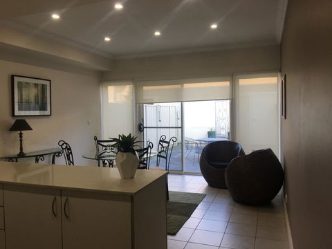 Travers Street Apartment - Kalgoorlie Accommodation 3