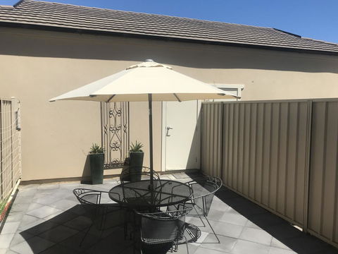 Travers Street Apartment - Kalgoorlie Accommodation 7
