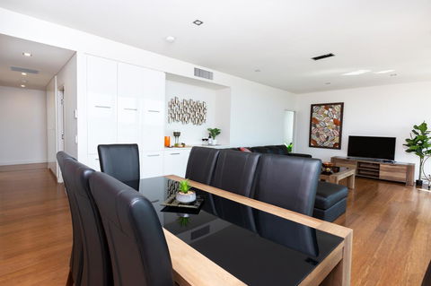 The Penthouse - Kalgoorlie Accommodation 8