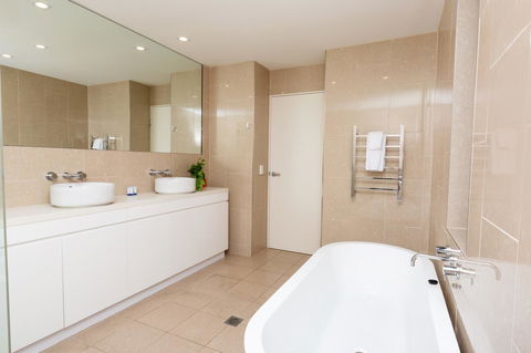 The Penthouse - Kalgoorlie Accommodation 14