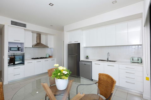 The Penthouse - Kalgoorlie Accommodation 6