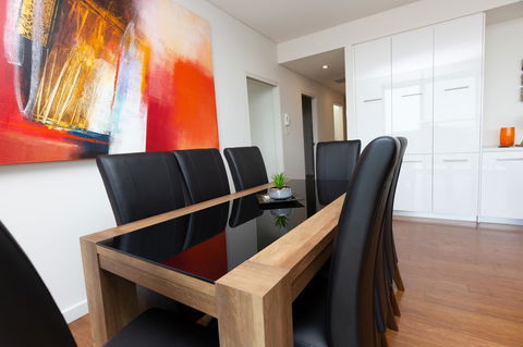 The Penthouse - Kalgoorlie Accommodation 7