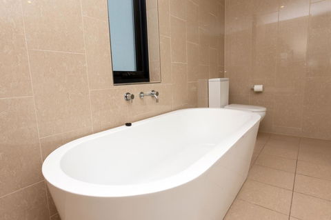 The Penthouse - Kalgoorlie Accommodation 17