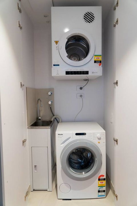 Two Bedroom Darling Harbour Apt Chinatown CBD UTS - Kalgoorlie Accommodation 15