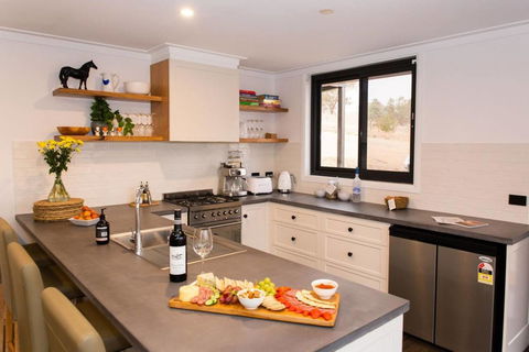 Belisi Farmstay Cottage - Kalgoorlie Accommodation 4