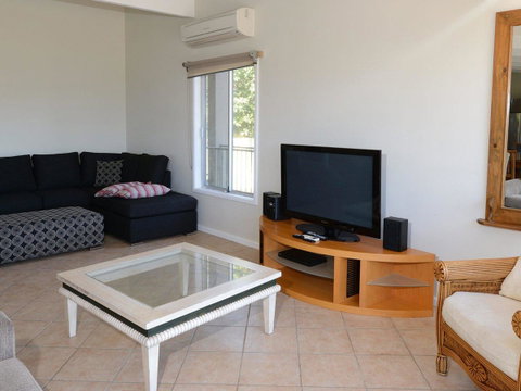 2 Cliff Road - Kalgoorlie Accommodation 9