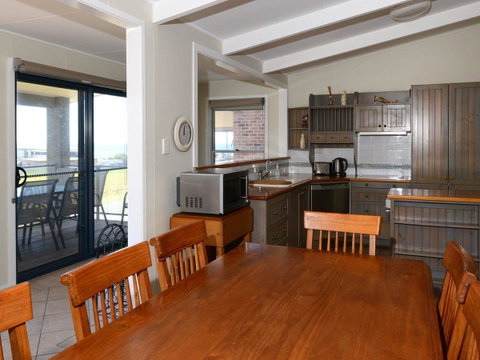2 Cliff Road - Kalgoorlie Accommodation 5